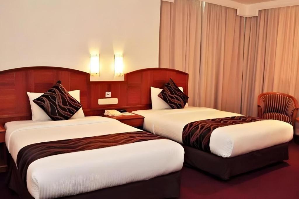 Hotel Continental Penang Джорджтаун Экстерьер фото