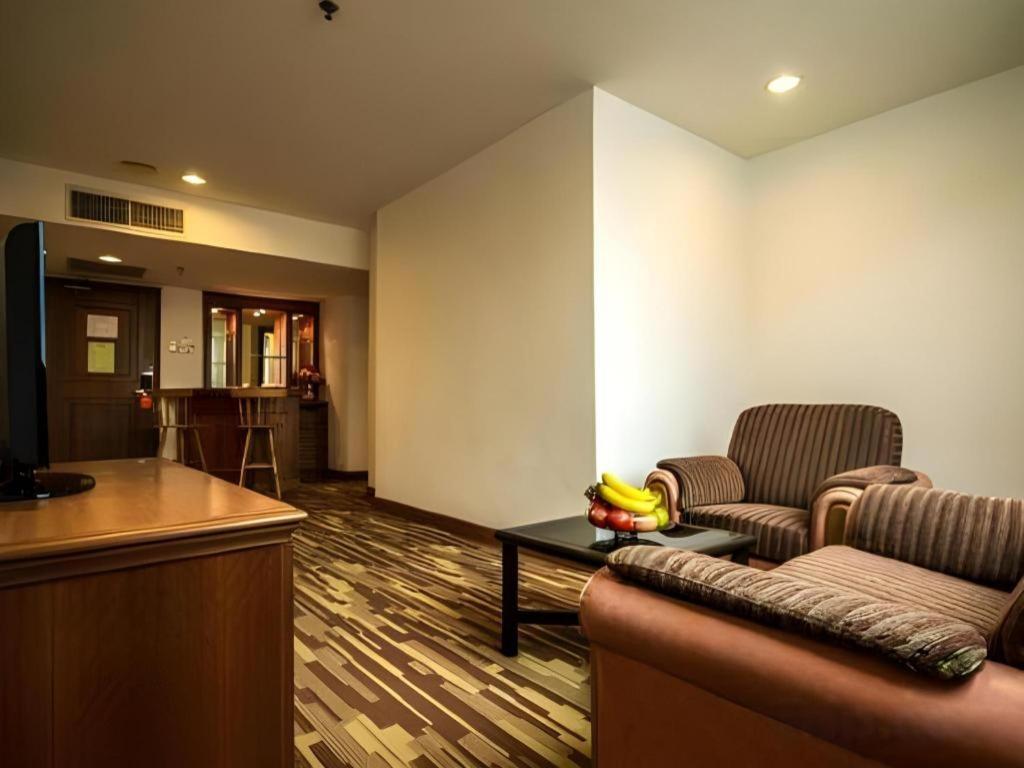 Hotel Continental Penang Джорджтаун Экстерьер фото