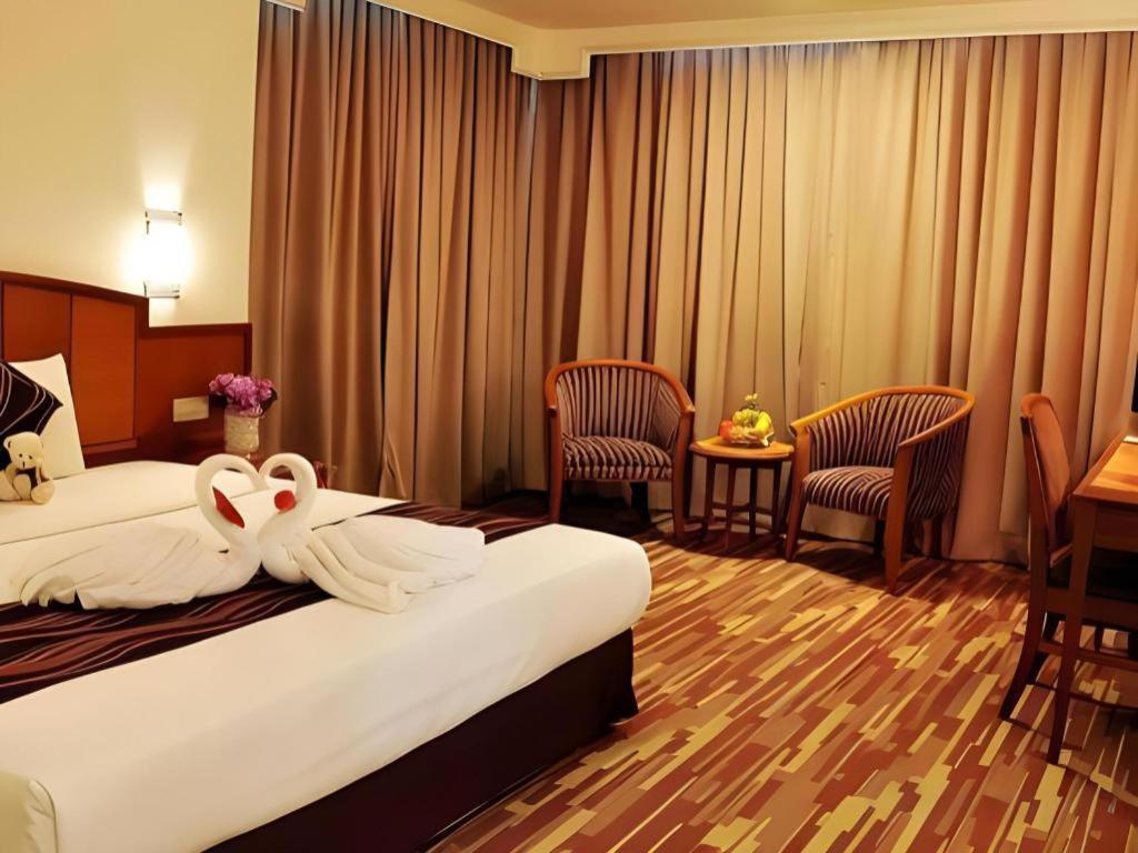 Hotel Continental Penang Джорджтаун Экстерьер фото