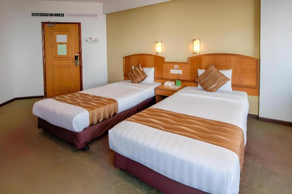 Hotel Continental Penang Джорджтаун Экстерьер фото