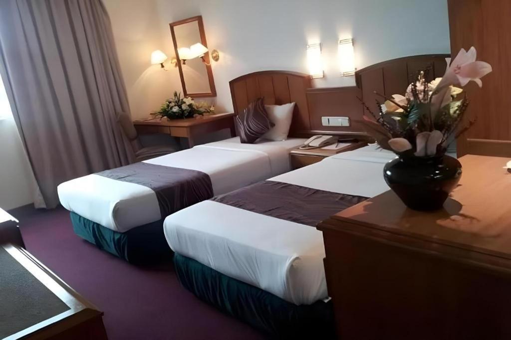 Hotel Continental Penang Джорджтаун Экстерьер фото