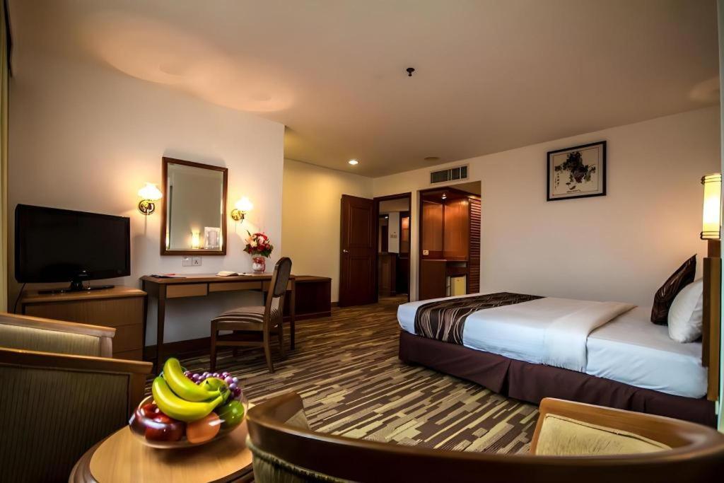 Hotel Continental Penang Джорджтаун Экстерьер фото