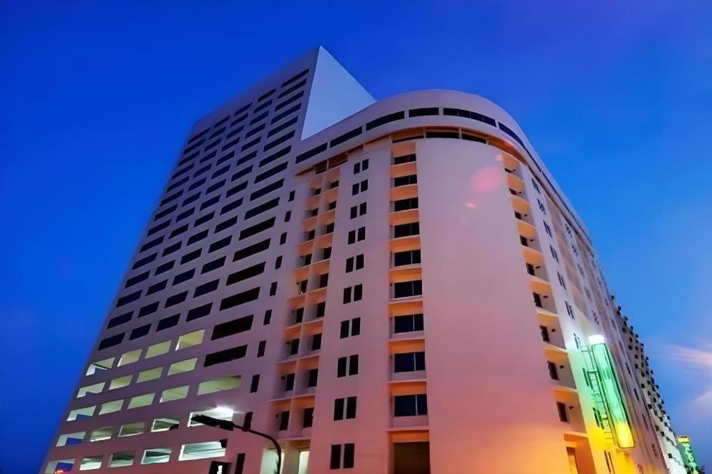 Hotel Continental Penang Джорджтаун Экстерьер фото
