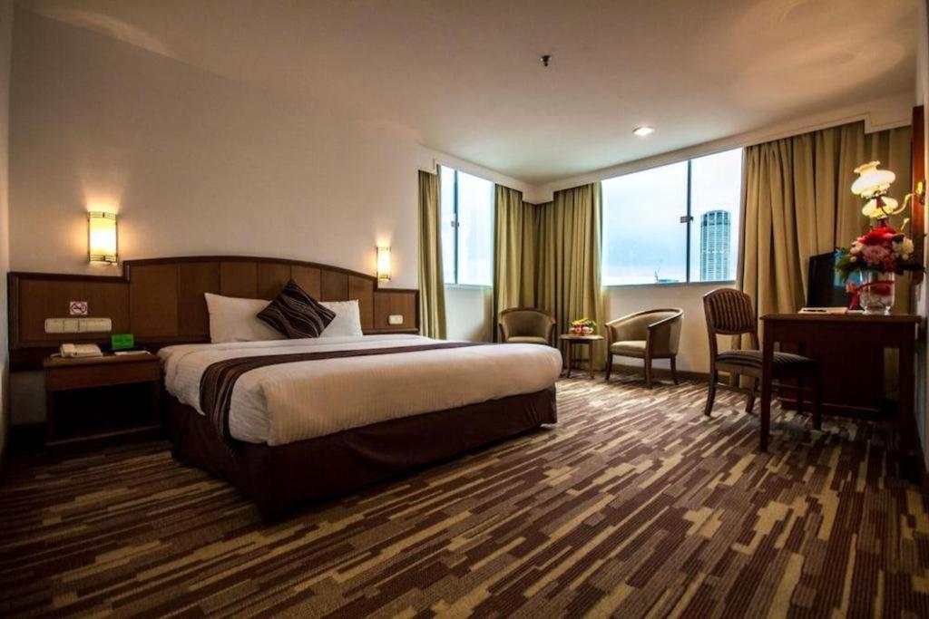 Hotel Continental Penang Джорджтаун Экстерьер фото